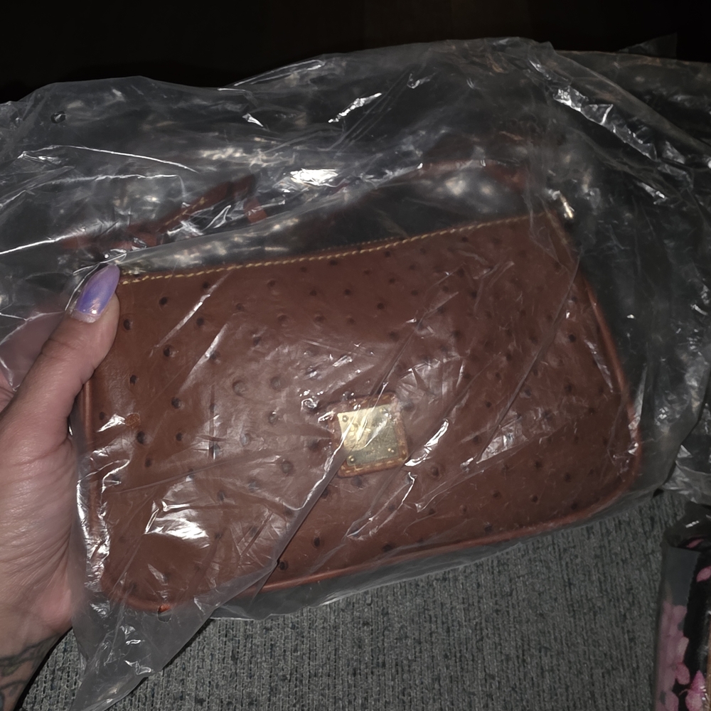 👜 Dooney & Bourke Lexi Crossbody – Cognac Ostrich Embossed